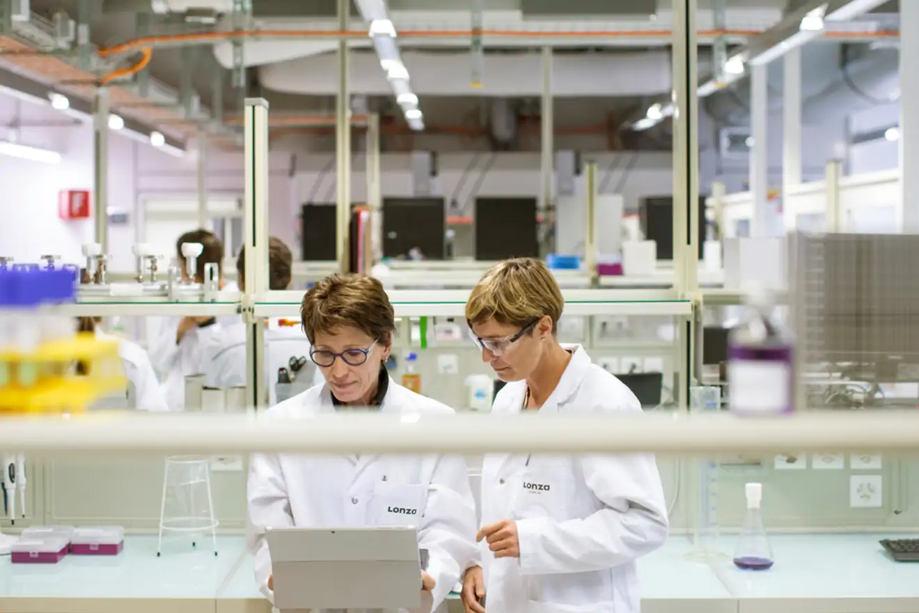 women working on computer in lab