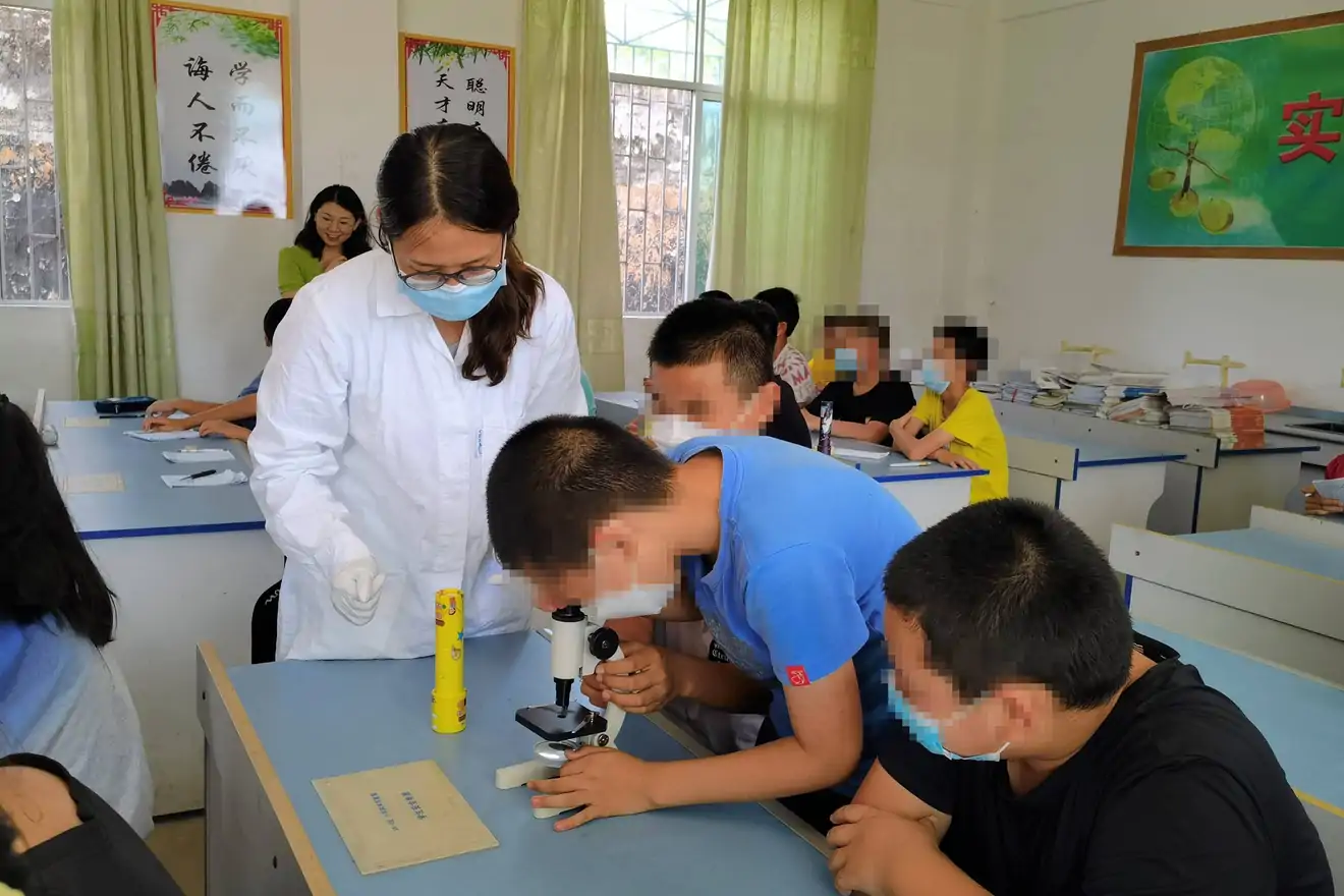 children looking in microscope